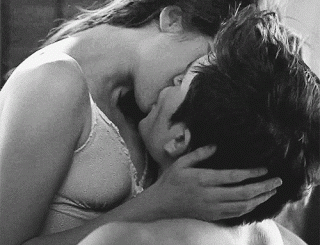 gif bacio