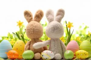 Tanti auguri di Buona Pasqua uova coniglietti