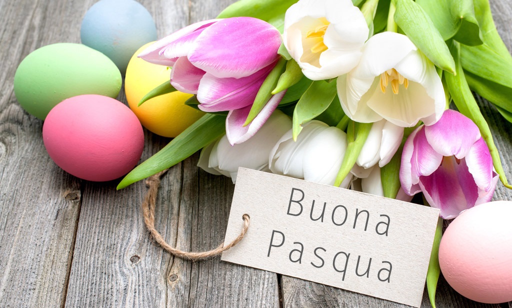 Tanti auguri di Buona Pasqua uova fiori