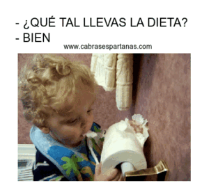 gif chistosos graciosos para whatsapp niño comiendo papel igienico