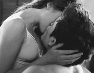 gif sexy bacio appassionato