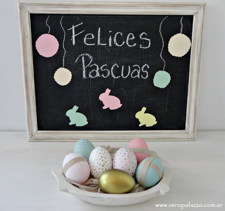 felices pascuas huevos y conejos